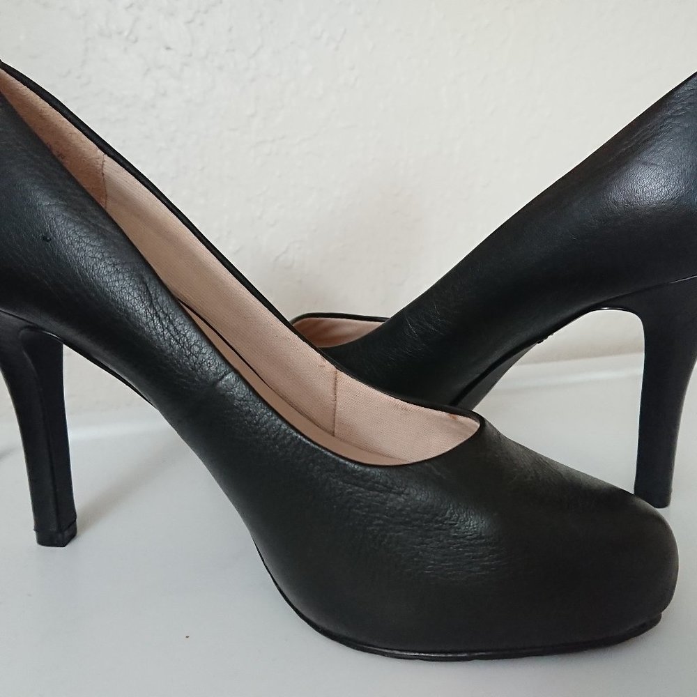Rockport 3.5" black leather heels size 6 NWOT